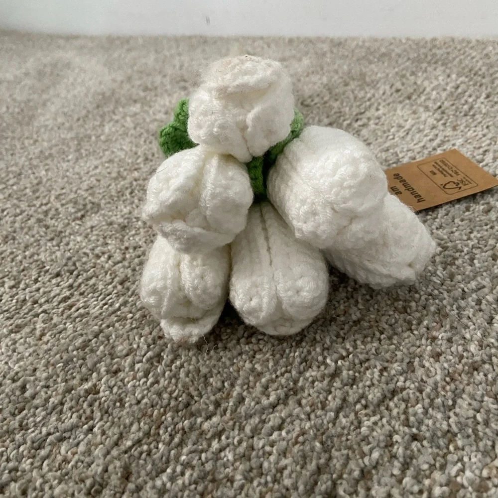 NWT Laura Ashley Knit White Tulips Spring Decor Flowers